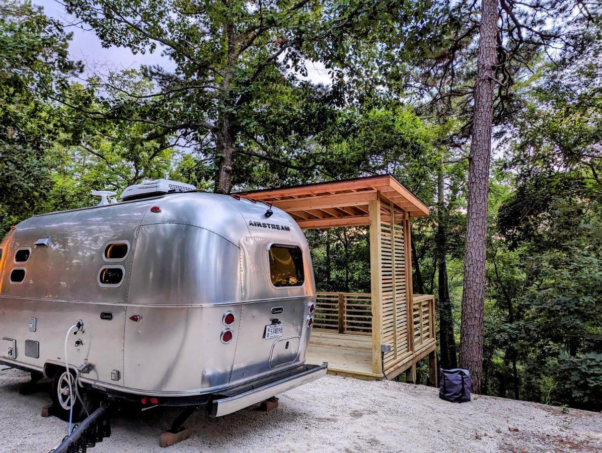 Hotel Airstream Caravel 2020 Loblolly Pines Adventure Camp Eureka Springs Exterior foto